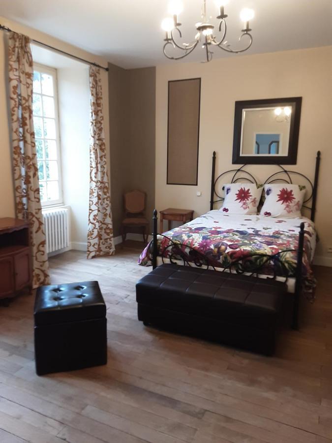 Chateau De La Touche Bed & Breakfast Savigny-Lévescault Екстериор снимка