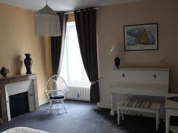 Chateau De La Touche Bed & Breakfast Savigny-Lévescault Екстериор снимка