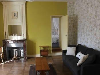 Chateau De La Touche Bed & Breakfast Savigny-Lévescault Екстериор снимка