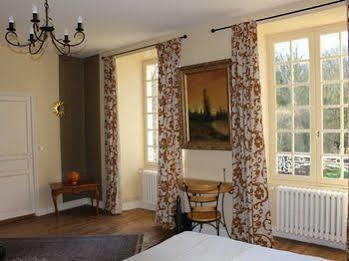 Chateau De La Touche Bed & Breakfast Savigny-Lévescault Екстериор снимка